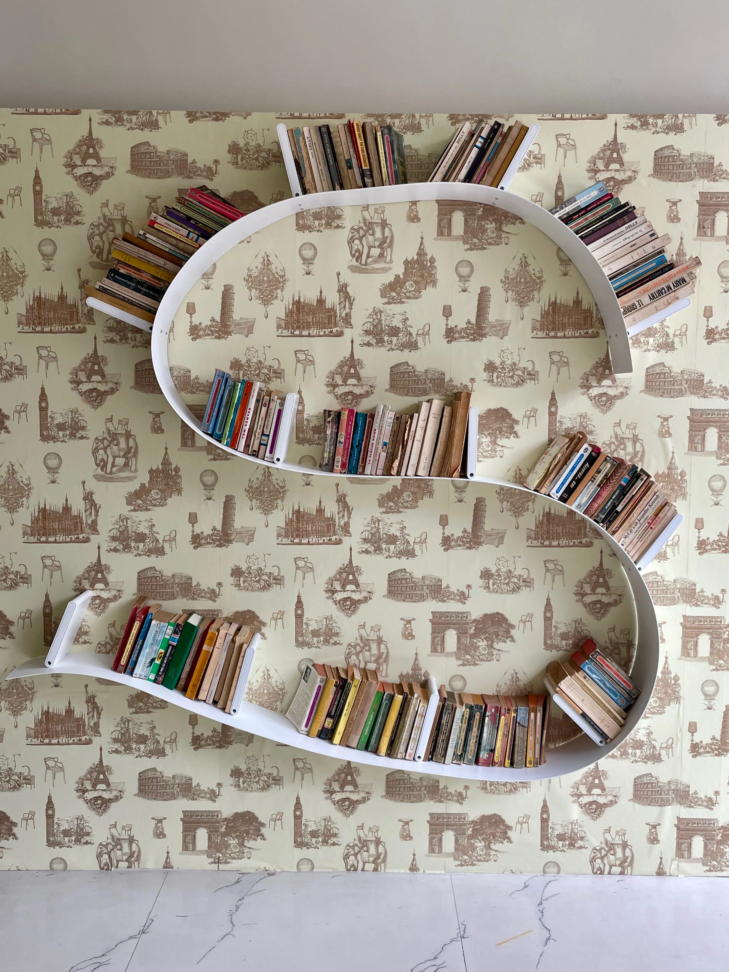 BookWorm 11 Bookends white