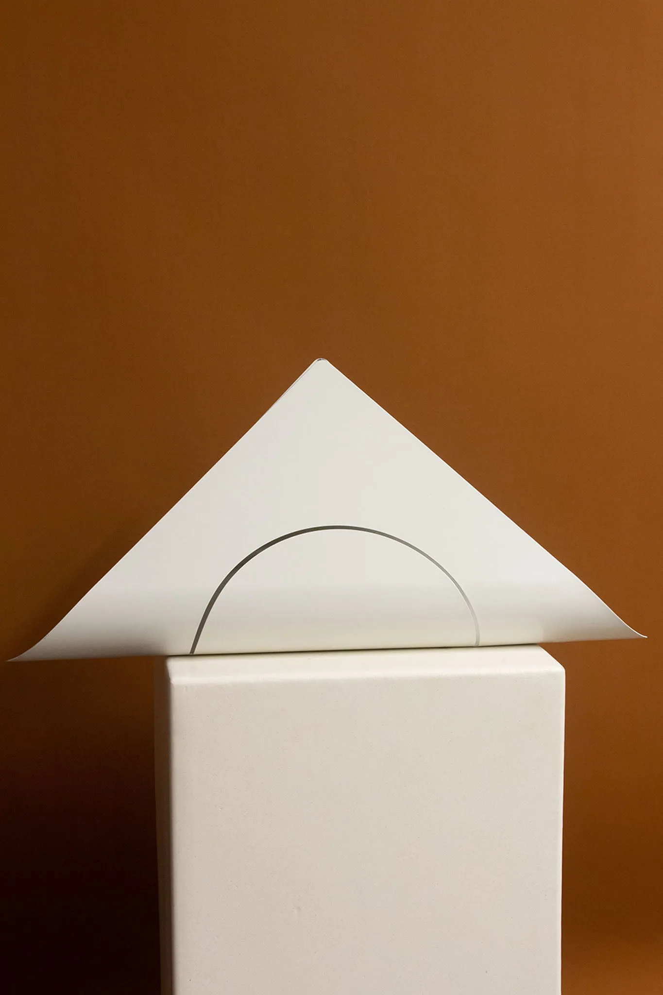 Imperfect Furl Triangle Wall Light, 220-240V