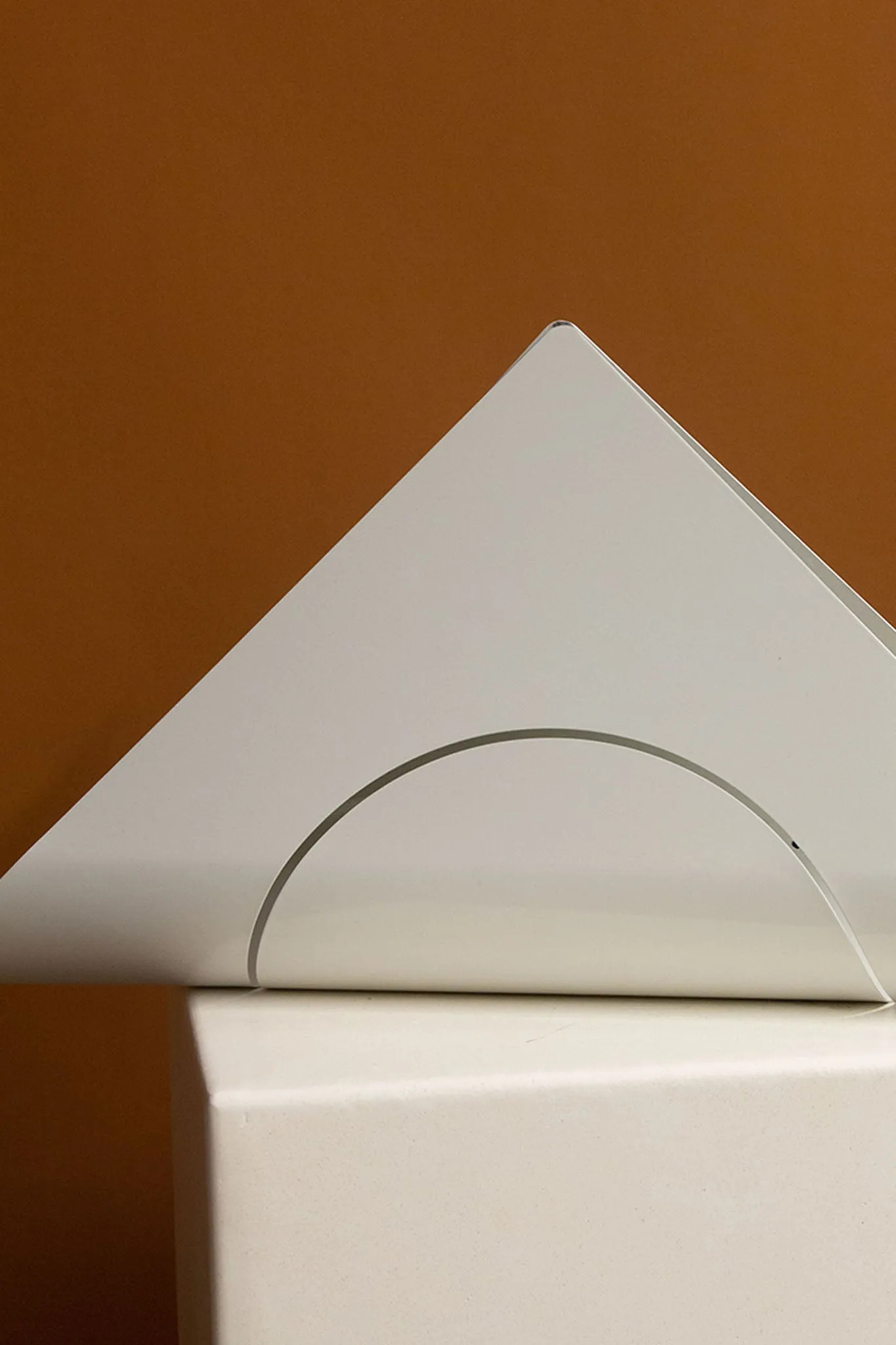 Imperfect Furl Triangle Wall Light, 220-240V