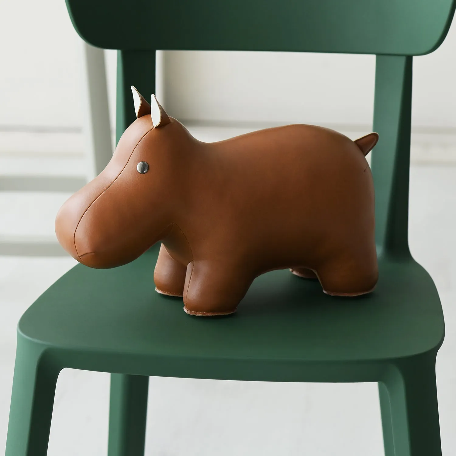 zuny | classic bookend | hippo tan