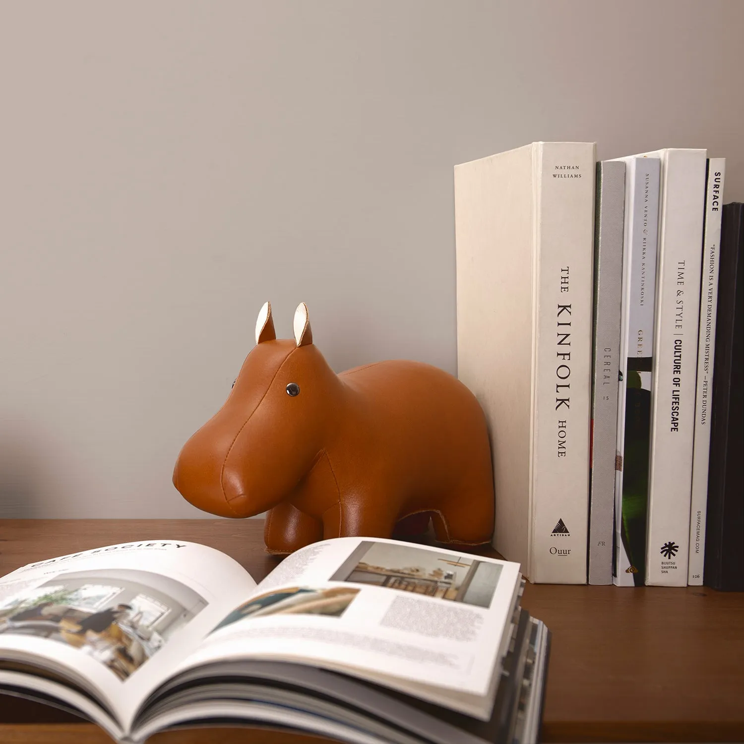 zuny | classic bookend | hippo tan