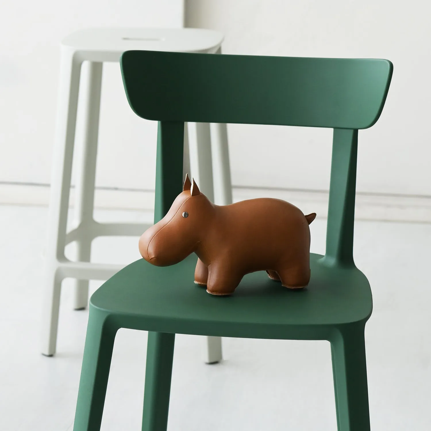 zuny | classic bookend | hippo tan